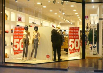El Ministerio de Consumo sanciona a siete empresas por falsas rebajas durante el Black Friday