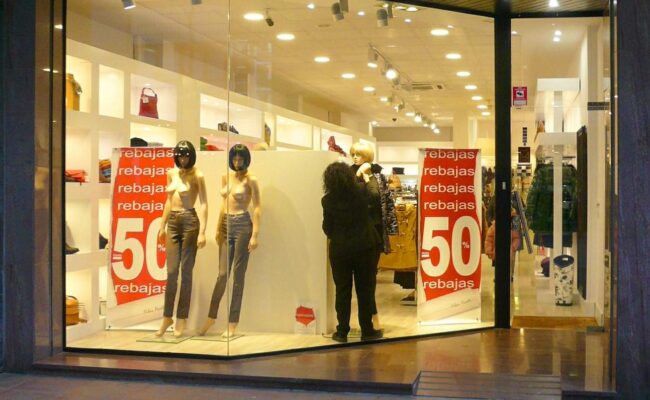 El Ministerio de Consumo sanciona a siete empresas por falsas rebajas durante el Black Friday