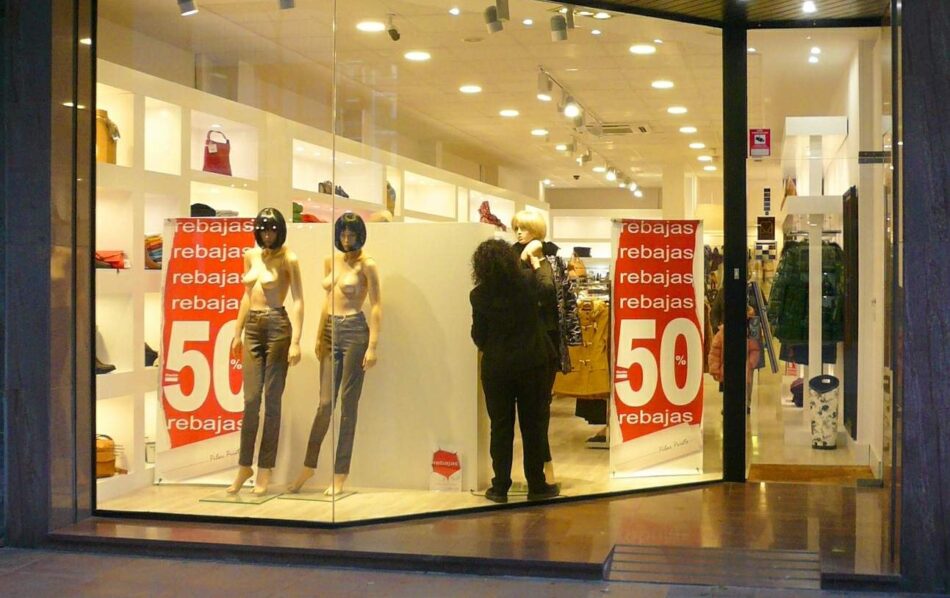 El Ministerio de Consumo sanciona a siete empresas por falsas rebajas durante el Black Friday