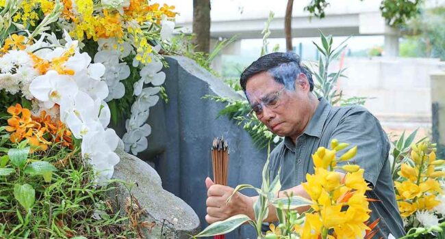 Vietnam recuerda a las víctimas de guerras con su ceremonia de encendido de velas
