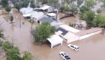 Inundaciones en Texas: Ascienden a 43 las muertes, 27 niñas desaparecidas
