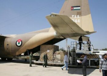 Jordania y Emiratos lanzan por aire ayuda humanitaria a Gaza