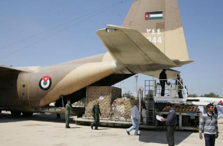 Jordania y Emiratos lanzan por aire ayuda humanitaria a Gaza