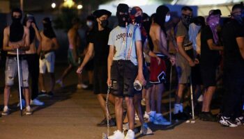 Els Comuns denuncien el grup d’ultradreta violenta Deport Them Now i demanen investigar els seus vincles amb VOX