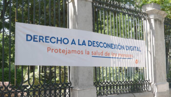 Los Campamentos Digitales de la Fundación Cibervoluntarios vulneran, con fondos públicos, el derecho a la desconexión digital en menores