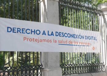 Los Campamentos Digitales de la Fundación Cibervoluntarios vulneran, con fondos públicos, el derecho a la desconexión digital en menores
