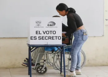 Gobierno de Ecuador confirma preparativos para referéndum que incluye las bases militares