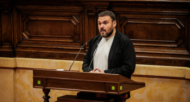 El Parlament demana al Govern que trenqui relacions amb Israel i prohibeixi contractar amb empreses vinculades amb el genocidi