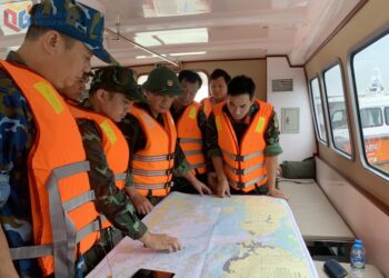 Prosigue la búsqueda de desaparecidos en el naufragio en la bahía vietnamita de Ha Long