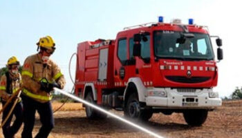 PSC, Esquerra Republicana y Comuns acuerdan crear la escala de apoyo de los Bomberos