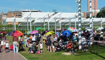 Ante el inicio de la programación de “Veranos en el parque”, la vecindad vuelve a reclamar sombras en el parque Santander de Madrid