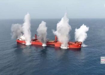 Yemen aprieta cerco a Israel; no excluye cerrar Bab el-Mandeb