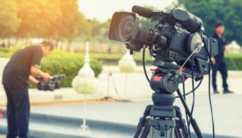 Sindicatos y patronal acuerdan subidas salariales en el convenio de Producción Audiovisual