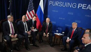 Putin y Trump tratan la guerra de Ucrania en Alaska