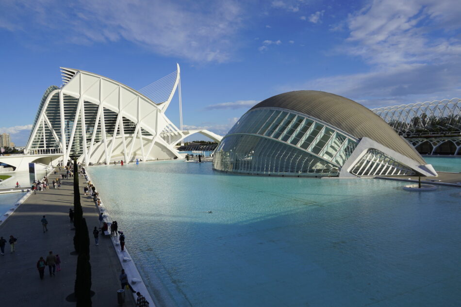 Sol, arena y ciencia: el lado sorprendente de Valencia