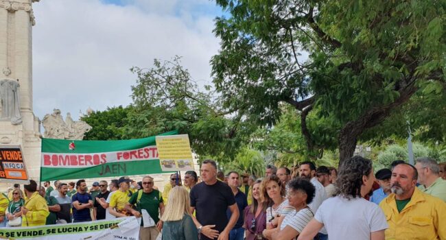 Movimiento Sumar Andalucía con los bomberos forestales andaluces: “Cuidar el monte es cuidar a quienes lo protegen”