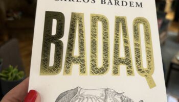 Carlos Bardem presenta Badaq, su última novela, en Manilva, Zahara de los Atunes y Conil de la Frontera