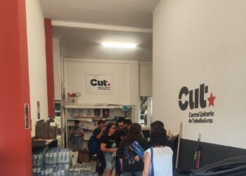 “Obrigáronnos a facelo”: a CUT denuncia a política forestal do PP tras os devastadores lumes en Ourense
