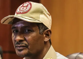 Tribunal acusa a líder paramilitar de Sudán de genocidio
