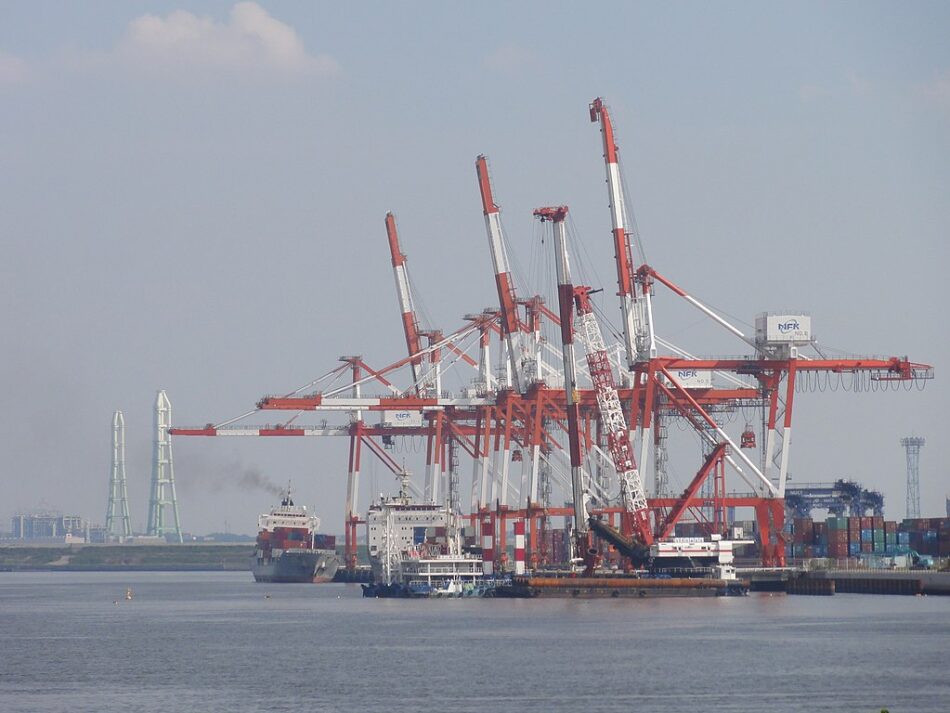 Japón reporta mayor caída de sus exportaciones en cuatro años