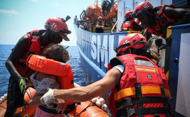 El Aita Mari rescata a 13 personas en el Mediterráneo Central, incluyendo mujeres y menores 