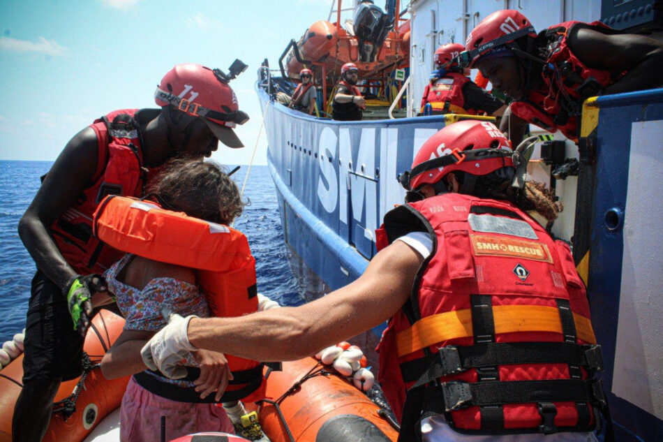 El Aita Mari rescata a 13 personas en el Mediterráneo Central, incluyendo mujeres y menores 
