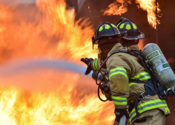 El día a día de los bomberos en Valencia: vocación, riesgo y servicio público