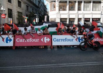 Todos los diputados/as de IU cuestionan que el equipo ‘Israel-Premier Tech’ participe en La Vuelta y registran una iniciativa para conocer el dinero público destinado a este evento ciclista