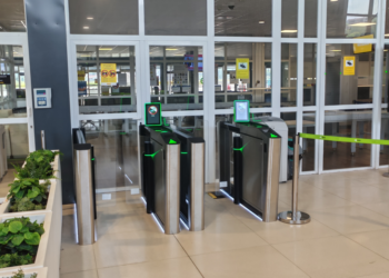FACUA denuncia discriminación en el aeropuerto de San Sebastián: las personas con movilidad reducida se ven obligadas a solicitar asistencia para embarcar
