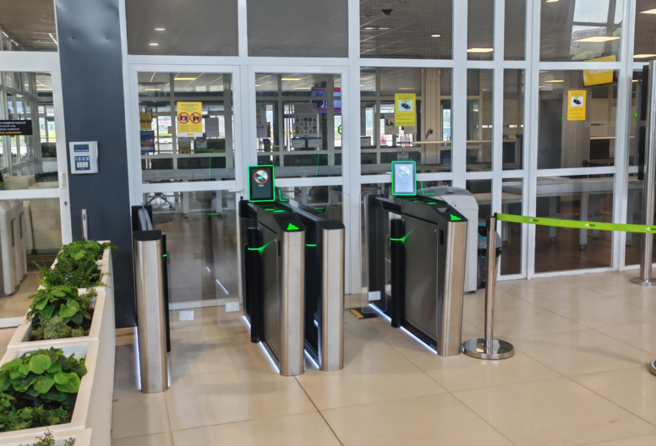 FACUA denuncia discriminación en el aeropuerto de San Sebastián: las personas con movilidad reducida se ven obligadas a solicitar asistencia para embarcar