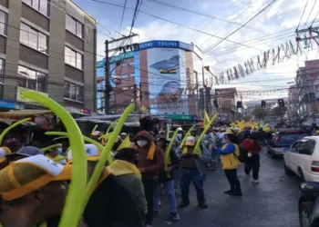 Candidatos de derecha cierran campaña presidencial en Bolivia