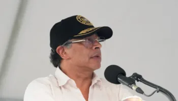 Gustavo Petro rechaza declaraciones de Álvaro Uribe sobre asesinato de precandidato presidencial