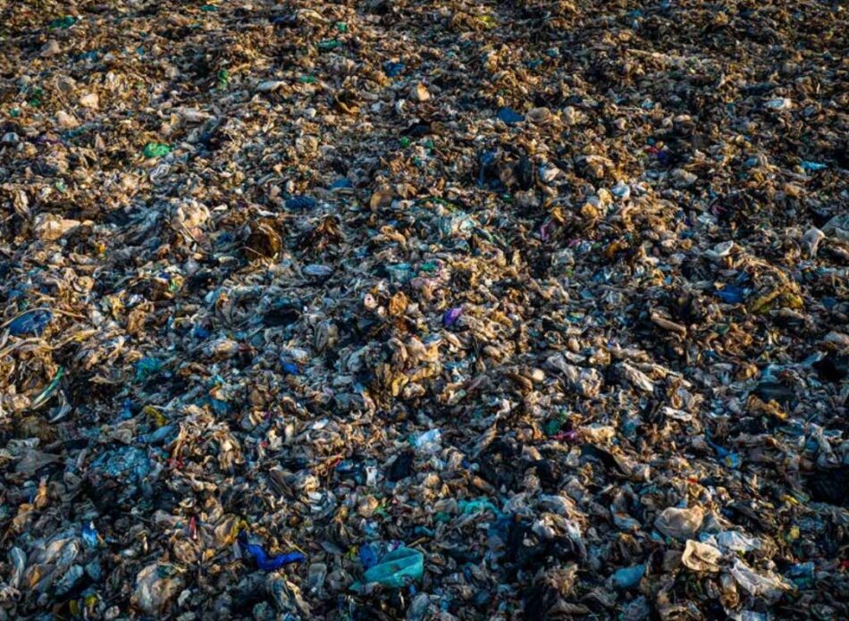 Las falsas soluciones a la contaminación por plásticos no consiguen frenar la marea de residuos