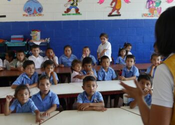 Alertan sobre la militarización de la educación en El Salvador
