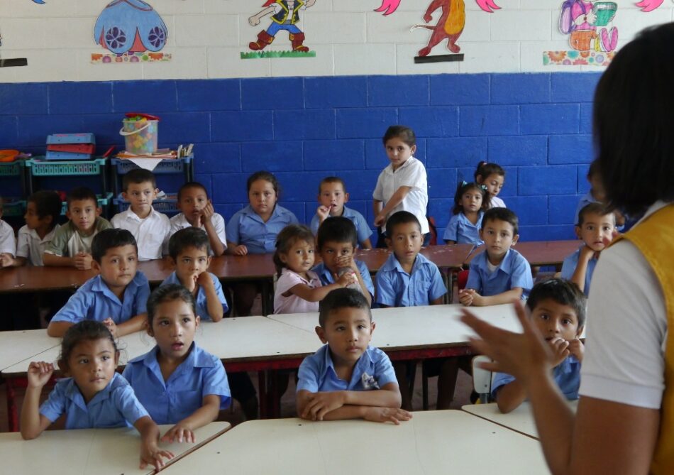 Alertan sobre la militarización de la educación en El Salvador