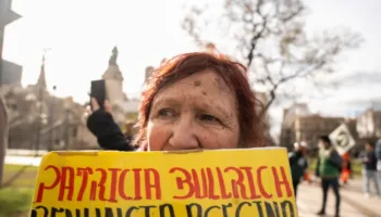 Reporteras detenidas y represión en marcha de jubilados
