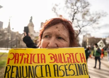 Reporteras detenidas y represión en marcha de jubilados
