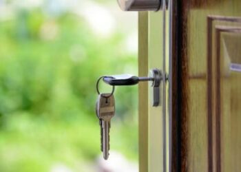 Consumo logra la retirada de 65.000 anuncios ilegales en Airbnb y denuncia otros 55.000 sin número de registro