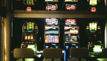 Cómo elegir una máquina tragaperras que se ajuste a tu presupuesto: Recomendaciones de expertos en Fambet casino