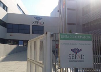 FACUA Extremadura advierte de la grave falta de profesionales de enfermería en la atención a la dependencia durante el verano