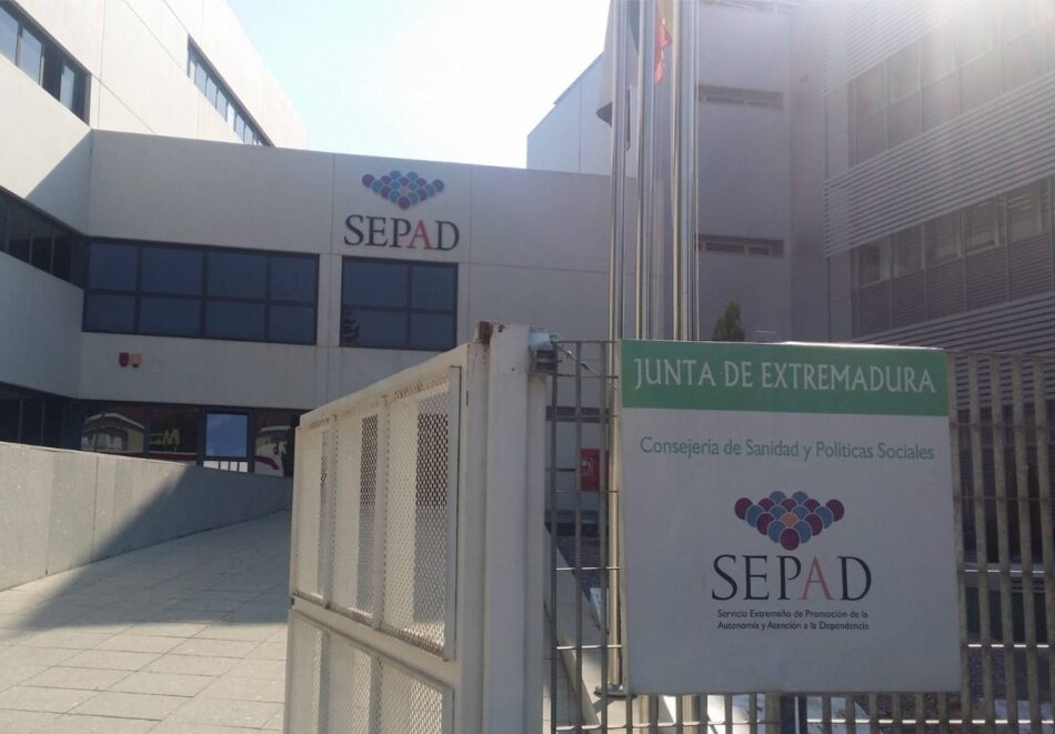 FACUA Extremadura advierte de la grave falta de profesionales de enfermería en la atención a la dependencia durante el verano
