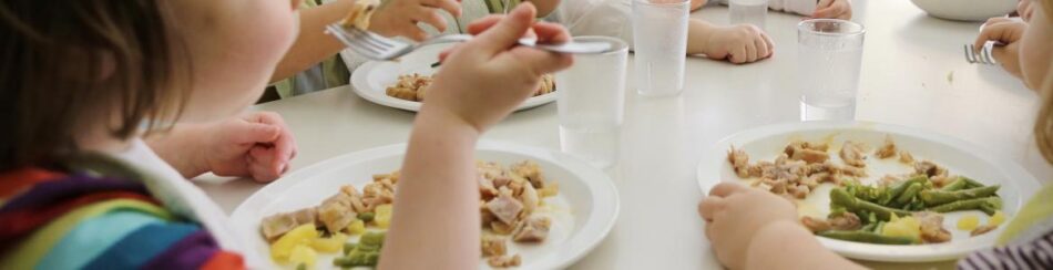 La Comunidad de Madrid publica la lista provisional de becas comedor, y la tachan como un «preludio del caos»