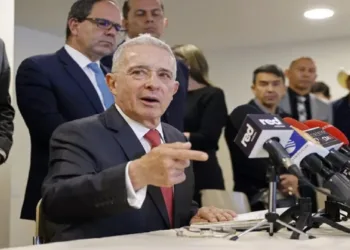 Tribunal Superior de Bogotá niega petición de Defensa de Uribe de frenar prisión domiciliaria