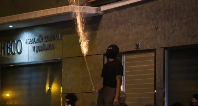 Exigen investigar lazos de Vox con líder de grupo neonazi «Deport Them Now» arrestado en Barcelona