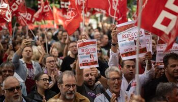 Izquierda Unida llama a movilizarse mañana por todo el país para que salga adelante la ley de reducción de la jornada laboral en el Congreso