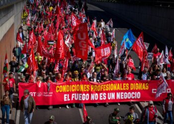 Manifestación estatal por la dignificación de los bomberos y bomberas forestales y de agentes forestales