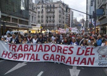 Grandes movilizaciones en Argentina contra el veto de Milei a la salud pediátrica