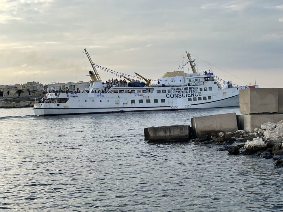 El barco Conscience de la Flotilla de la Libertad zarpa hacia Gaza