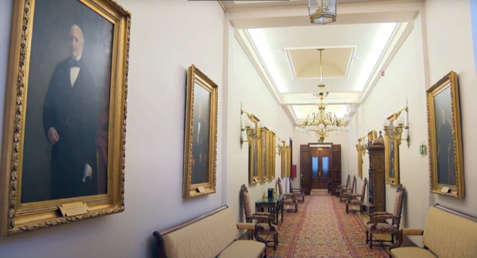 Exigen a Francina Armengol que cumpla la ley y retire los retratos de los presidentes de la Cortes franquistas