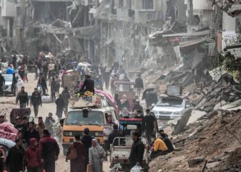 Ciudad de Gaza bajo ataque israelí, los palestinos huyen al sur